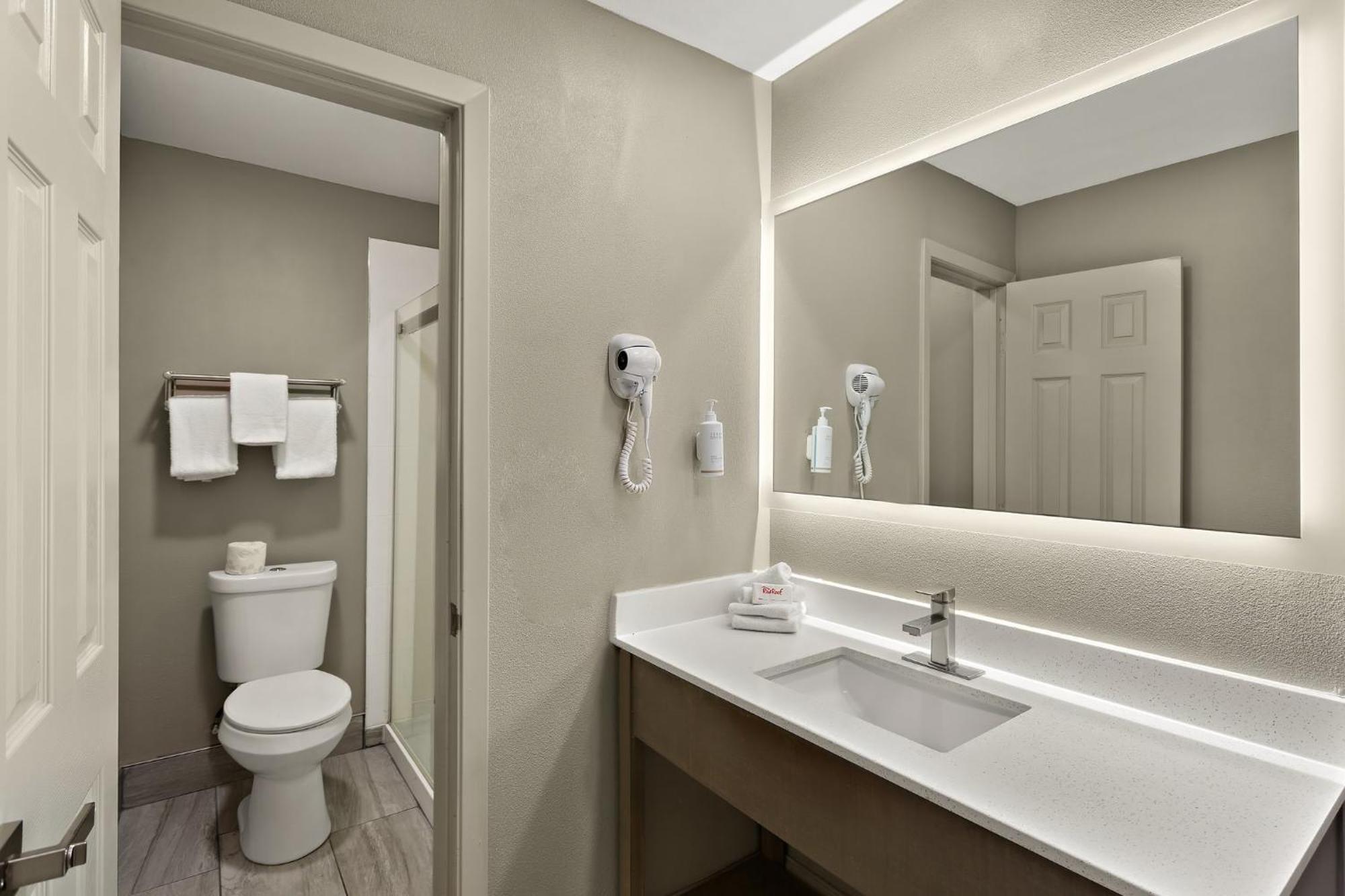 Red Roof Inn Реддинг Экстерьер фото