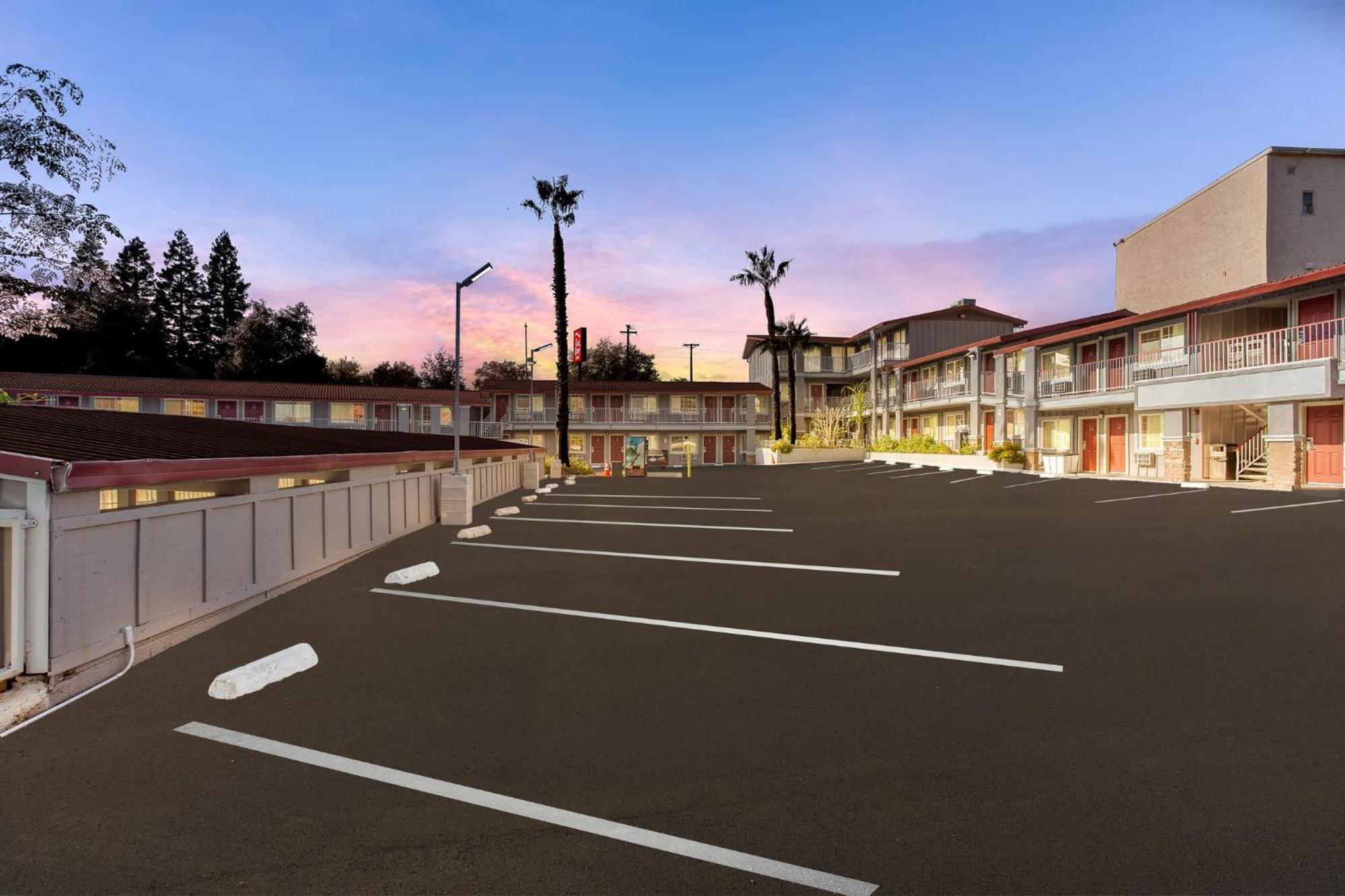 Red Roof Inn Реддинг Экстерьер фото